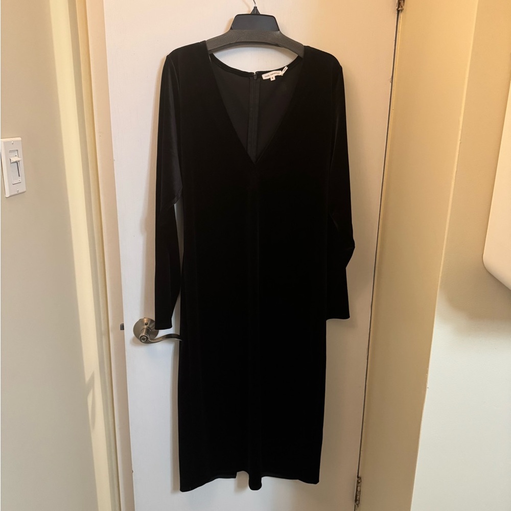 Good American Black V-Neck Long Sleeve Velvet Dress